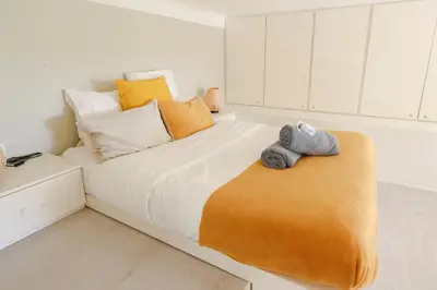 Un ou plusieurs lits dans un hébergement de l'établissement Beautiful Renovated Studio with AC and TERRACE - Benakey