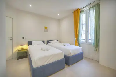 Un ou plusieurs lits dans un hébergement de l'établissement Moderne 2 chambres, CARRE D'OR- COEUR DE CANNES A2B194