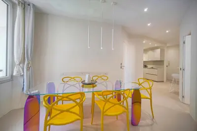 Cuisine ou kitchenette dans l'établissement Moderne 2 chambres, CARRE D'OR- COEUR DE CANNES A2B194