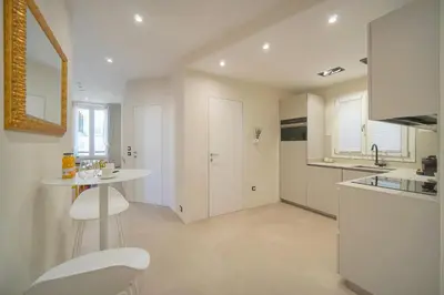 Cuisine ou kitchenette dans l'établissement Moderne 2 chambres, CARRE D'OR- COEUR DE CANNES A2B194