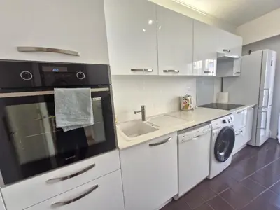 Cuisine ou kitchenette dans l'établissement Juan-Les-Pins centre