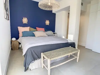 Un ou plusieurs lits dans un hébergement de l'établissement Penthhouse 1 & 2 bedroom apartment 2 mins from the Croisette 335