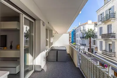 Balcon ou terrasse dans l'établissement Beautiful apartment with balcony - Center Cannes