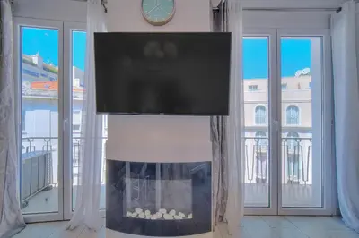 Télévision ou salle de divertissement dans l'établissement REF 1477 - Apartment for rent