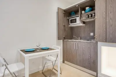 Cuisine ou kitchenette dans l'établissement Studio Lys - Welkeys