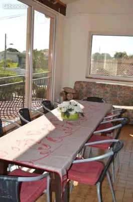 Coin salon dans l'établissement Grand Appartement (Haut de villa) proche de la mer