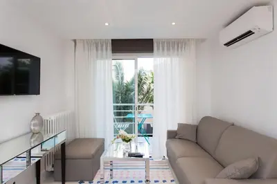 Coin salon dans l'établissement Croisette: 2BDR Apartment