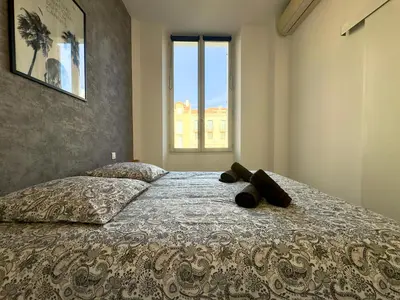 Un ou plusieurs lits dans un hébergement de l'établissement Andréa SCLS - Rue d Antibes Clim and Wifi