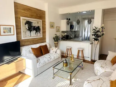 Coin salon dans l'établissement One Bedroom apartment in Cannes Center a few steps from the Croisette and the Martinez Hotel - 2032