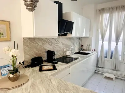 Cuisine ou kitchenette dans l'établissement One Bedroom apartment in Cannes Center a few steps from the Croisette and the Martinez Hotel - 2032