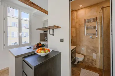 Salle de bains dans l'établissement Appartement Angé 100m de la mer - Happy Rentals