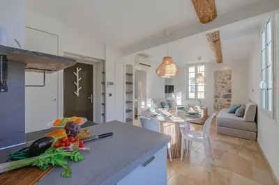 Cuisine ou kitchenette dans l'établissement Appartement Angé 100m de la mer - Happy Rentals