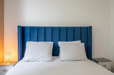 Un ou plusieurs lits dans un hébergement de l'établissement Le Printemps, centre Juan Les Pins , 100m des plages, 70m de la gare de Juan Les Pins