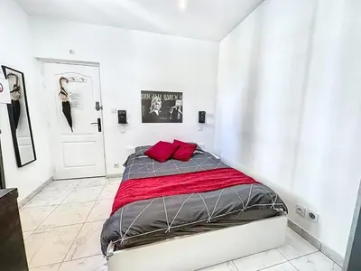 Un ou plusieurs lits dans un hébergement de l'établissement Sweet Home Marceau - 6 studios hyper centre proche de la mer et du palais