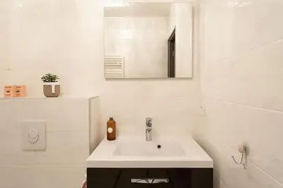 Salle de bains dans l'établissement C2 - Staywiz us - 2 BDR Montfleury - Pool, Garage, Terrace & AC