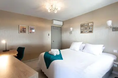 Un ou plusieurs lits dans un hébergement de l'établissement C2 - Staywiz us - 2 BDR Montfleury - Pool, Garage, Terrace & AC