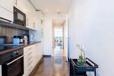 Cuisine ou kitchenette dans l'établissement PANORAMIC SEA VIEW - 2-Br Apartment Mouré Rouge