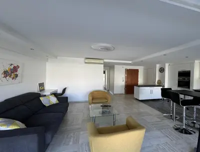 Coin salon dans l'établissement Charming 2 room , 52 m2, very spacious, bright and near sea Martinez hotel