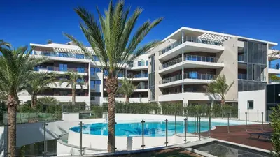 Piscine de l'établissement Parc du Cap Luxury Apartment ou située à proximité