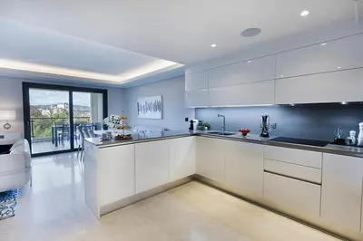 Cuisine ou kitchenette dans l'établissement Parc du Cap Luxury Apartment