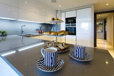 Cuisine ou kitchenette dans l'établissement Parc du Cap Luxury Apartment