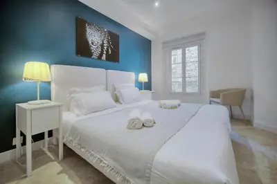 Un ou plusieurs lits dans un hébergement de l'établissement IMMOGROOM- Apartment 70m2 - Renovated - Wifi - AC - Close to everything