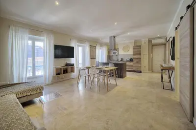 Télévision ou salle de divertissement dans l'établissement IMMOGROOM- Apartment 70m2 - Renovated - Wifi - AC - Close to everything
