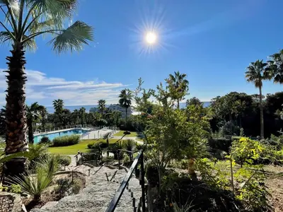 Jardin de l'établissement La Mirandole by Connexion