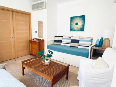 Un ou plusieurs lits dans un hébergement de l'établissement Appartement Cannes centre ville pour congrès ou vacances à 5 min de la Croisette, plage