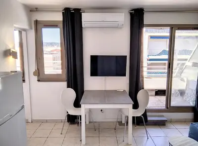 Télévision ou salle de divertissement dans l'établissement Résidence Graziella Studio 606