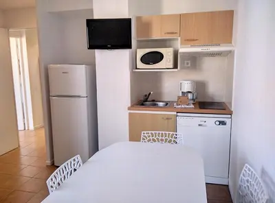 Cuisine ou kitchenette dans l'établissement Résidence Graziella Appartement 627