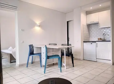 Cuisine ou kitchenette dans l'établissement Résidence Graziella Appartement 422