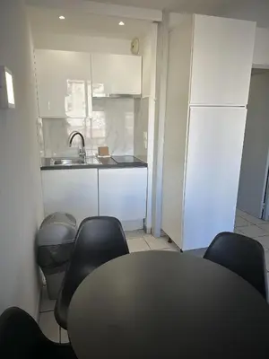 Cuisine ou kitchenette dans l'établissement Résidence Graziella Studio 324