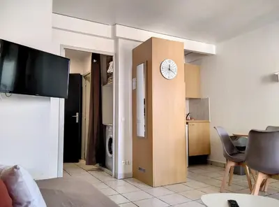 Télévision ou salle de divertissement dans l'établissement Résidence Graziella Studio 408