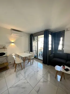 Cuisine ou kitchenette dans l'établissement Résidence Graziella Studio 403