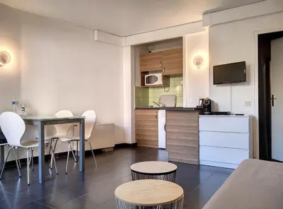 Cuisine ou kitchenette dans l'établissement Résidence Graziella Studio 127