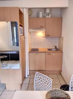 Cuisine ou kitchenette dans l'établissement Résidence Graziella Studio 203