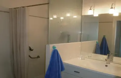 Salle de bains dans l'établissement VILLAS DES LYS