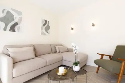 Coin salon dans l'établissement Martinez area Superb 1 bed w XXL terrace