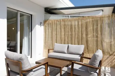 Coin salon dans l'établissement Martinez area Superb 1 bed w XXL terrace