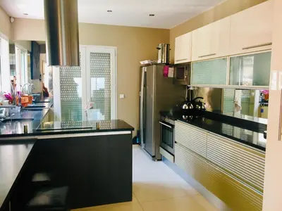 Cuisine ou kitchenette dans l'établissement VILLA MAYANNE JUAN LES PINS