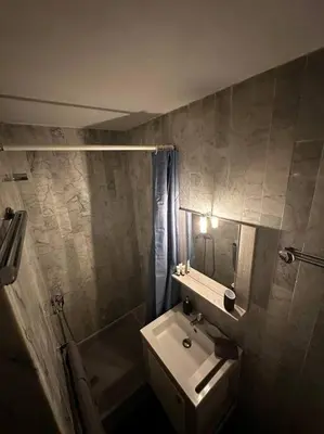 Salle de bains dans l'établissement Superbe studio avec piscine ext