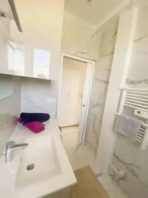 Salle de bains dans l'établissement Appartement 2P Idéalement Placé Juan les Pins