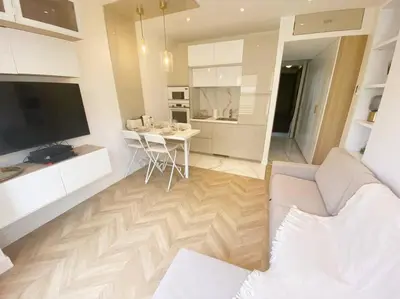 Cuisine ou kitchenette dans l'établissement Appartement 2P Idéalement Placé Juan les Pins