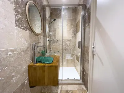 Salle de bains dans l'établissement Le Cosy Safranier Vieil Antibes