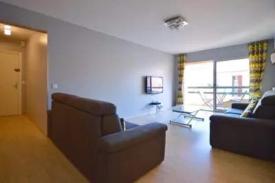 Coin salon dans l'établissement Appartement cœur de juan les pins