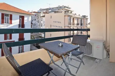 Balcon ou terrasse dans l'établissement Appartement cœur de juan les pins