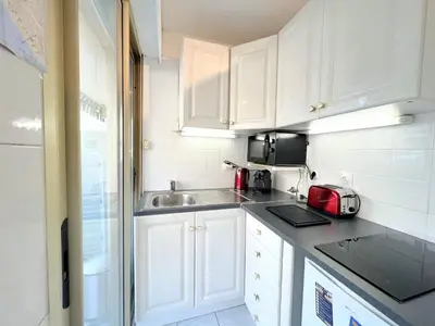 Cuisine ou kitchenette dans l'établissement LM Studio by Welcome to Cannes