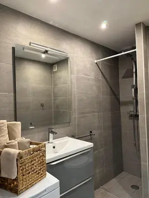 Salle de bains dans l'établissement Spacieux studio à Golfe Juan 2 minutes des plages