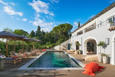 Piscine de l'établissement Cannes magnifique villa vue mer basse Californie ou située à proximité